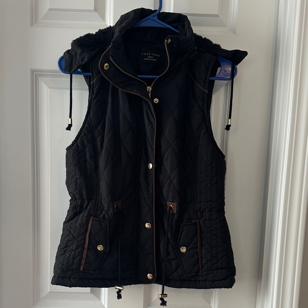 Love Tree Women's Black Quilted Vest with Brown Accents